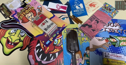 Dalla fialetta puzzolente alla polverina urticante: guida agli scherzi di Carnevale di una volta 